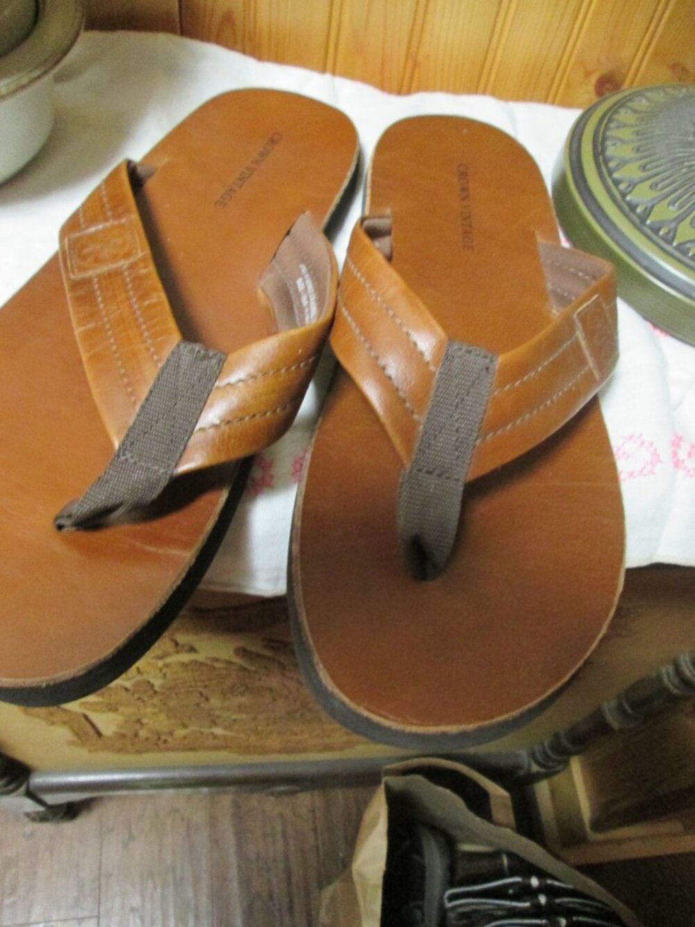 Mens leather Crown Vintage sz 11 flip flop brown gentle used